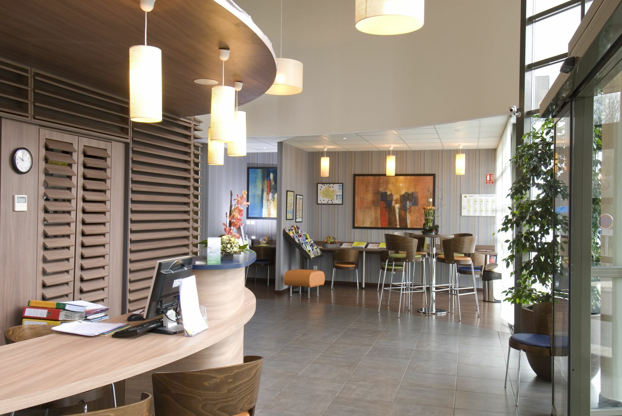 Suite-Home Orleans-Saran Exterior photo